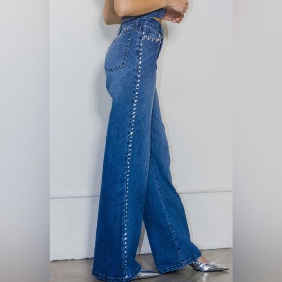 070. RHINESTONE STUDDED JEANS - Picture 2 of 10